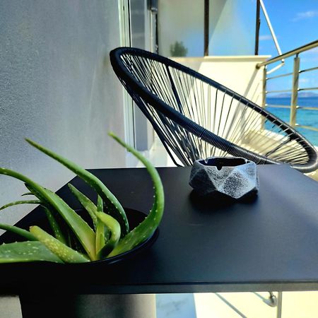 Black & White Seaside House Kalamia Corinthe Extérieur photo