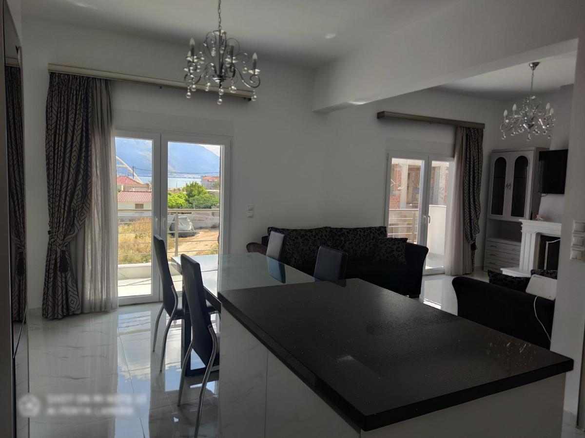 Black & White Seaside House Kalamia Corinthe Extérieur photo