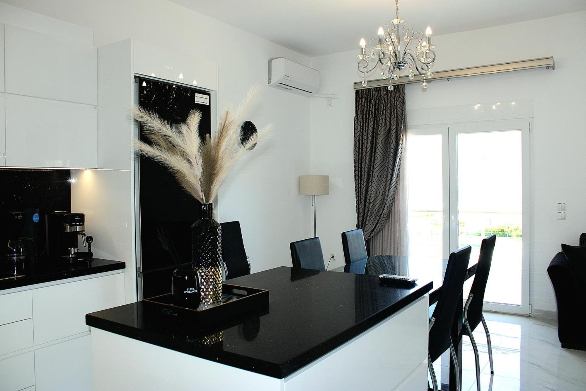Black & White Seaside House Kalamia Corinthe Extérieur photo