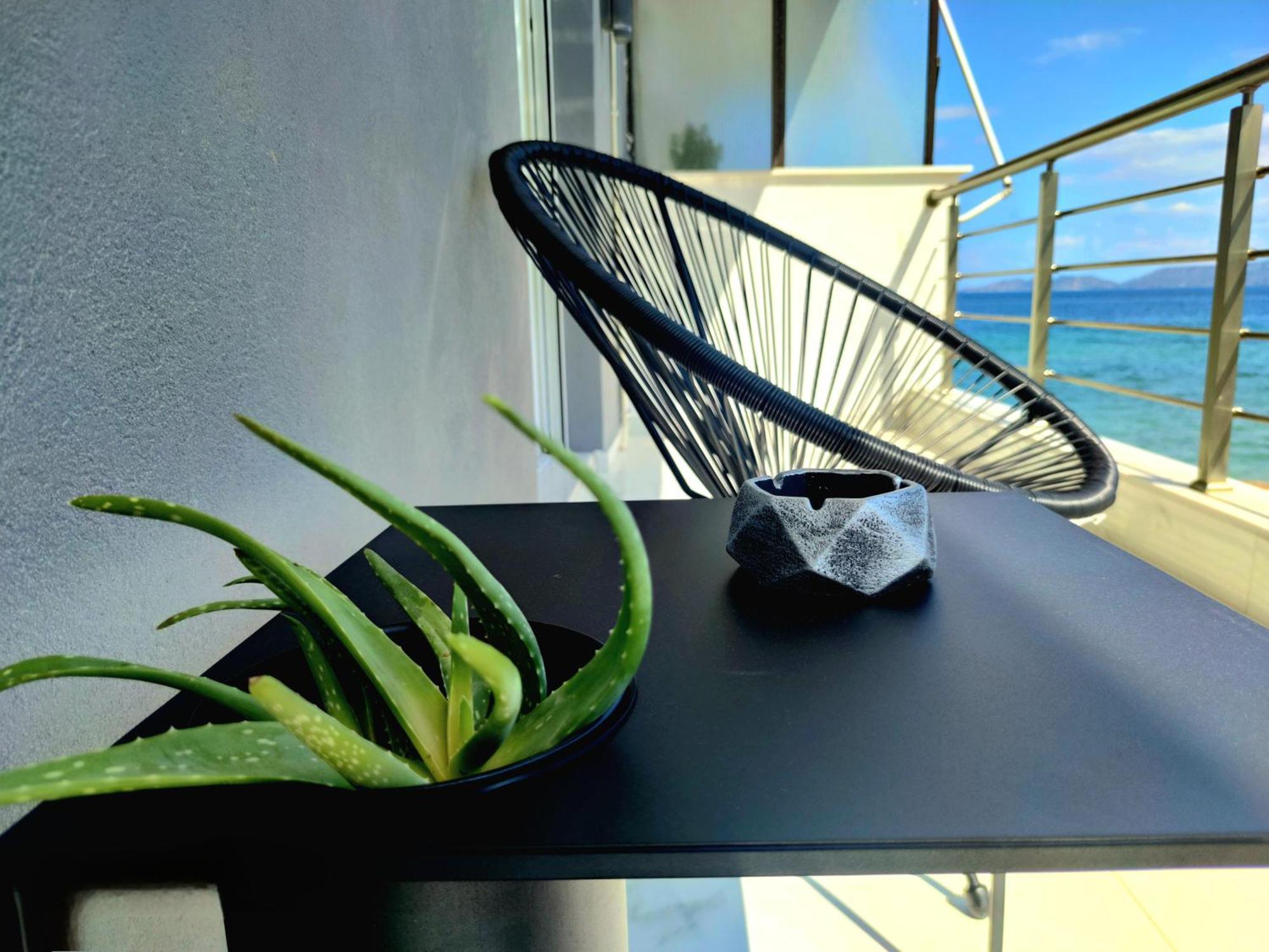 Black & White Seaside House Kalamia Corinthe Extérieur photo